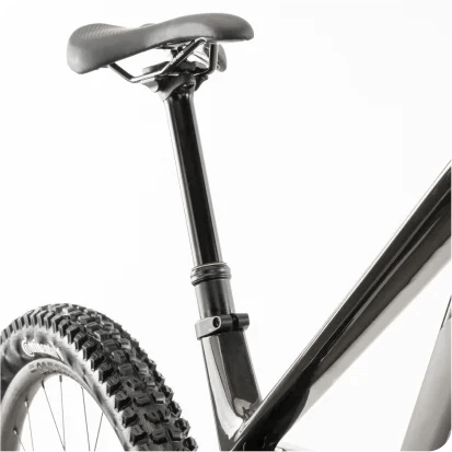 Sillin y poste de asiento de la bicicleta Raymon Airok Ultra, diseño ligero y resistente para senderismo.