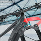 Vista detallada del sistema Blocklock en el cuadro de la Berria Mako Hybrid para protección y ajuste de geometría.