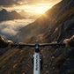 Vista de ciclismo en montaña con la bicicleta Raymon Airok al atardecer, mostrando aventura y poder.
